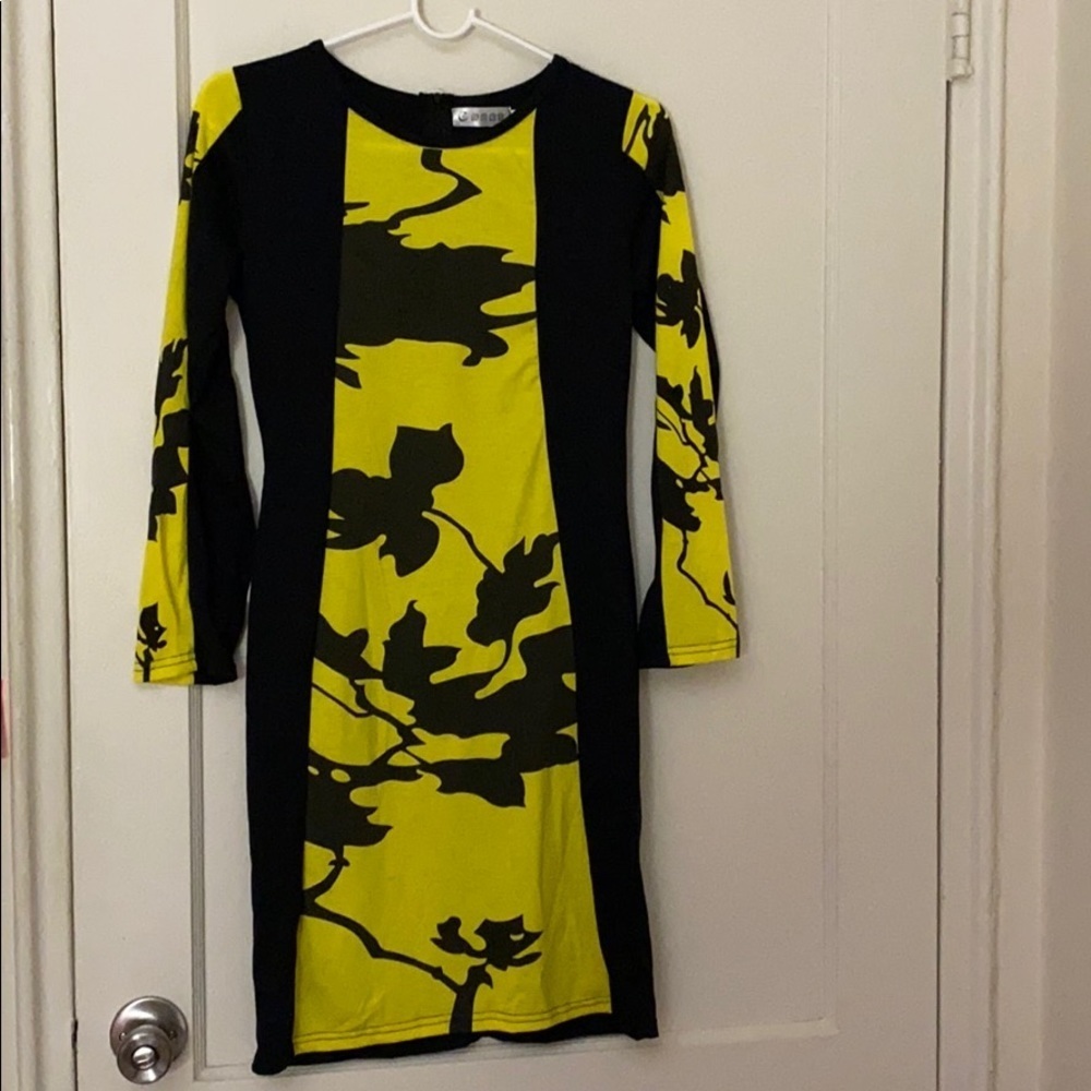 Black and yellow long sleeve dress size: S